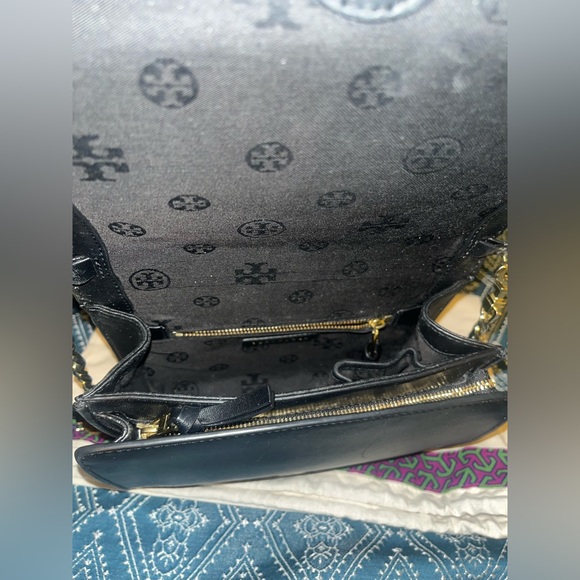 Tory Burch Alexa Crossbody - Picture 9 of 9